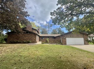 9 Sandalwood Ct, Racine, WI 53402