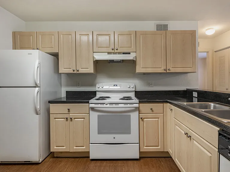 Wexford Apartments — Photo 12