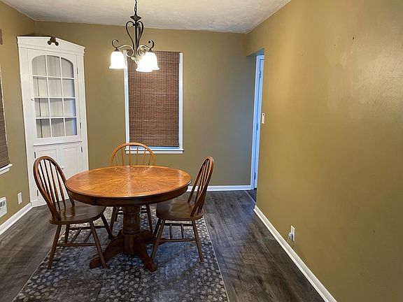 4th image of 849 W Main St