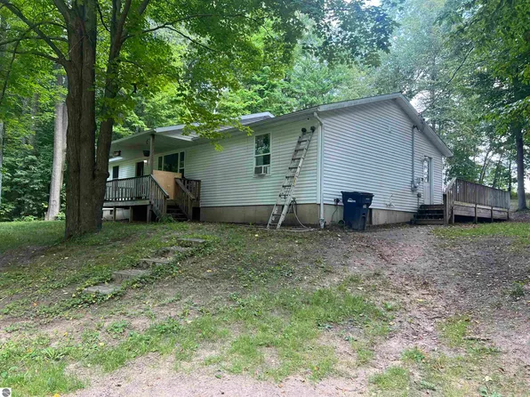2292 N Decker Rd, Lake City, MI 49651