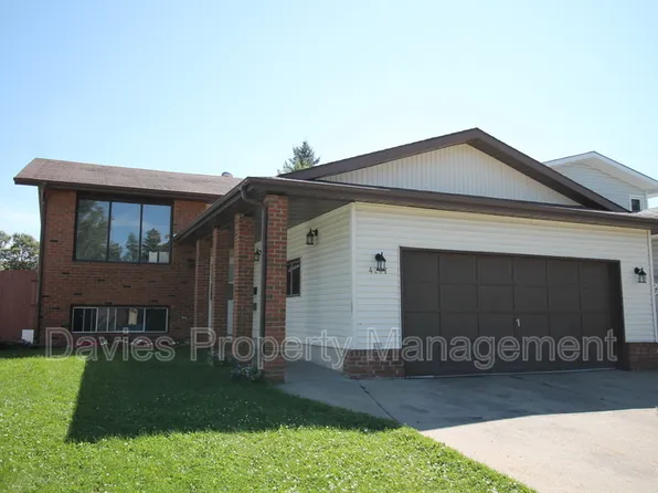 4227 32nd Ave NW #Basement, Edmonton, AB T6L 3W5