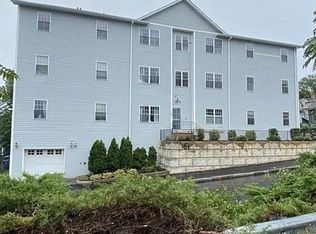 20 William St APT 10, Worcester, MA 01609