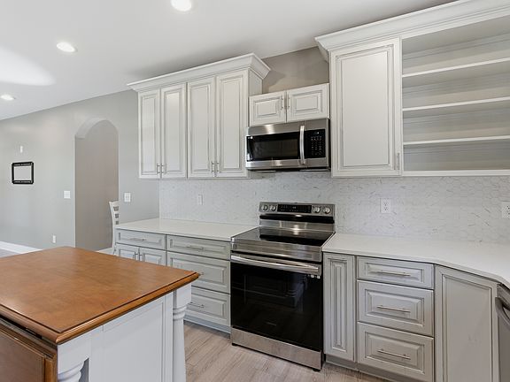 5th image of 204 Richardson Ave