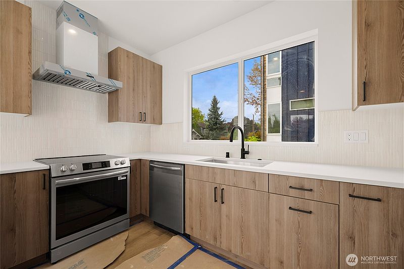 5th image of 4701 C Wallingford Avenue N