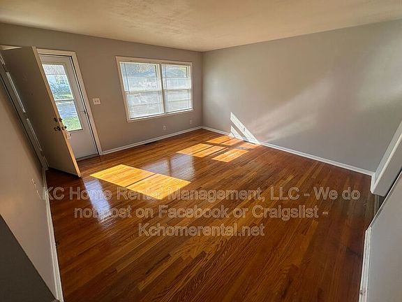 3rd image of 5216 NE 44th St