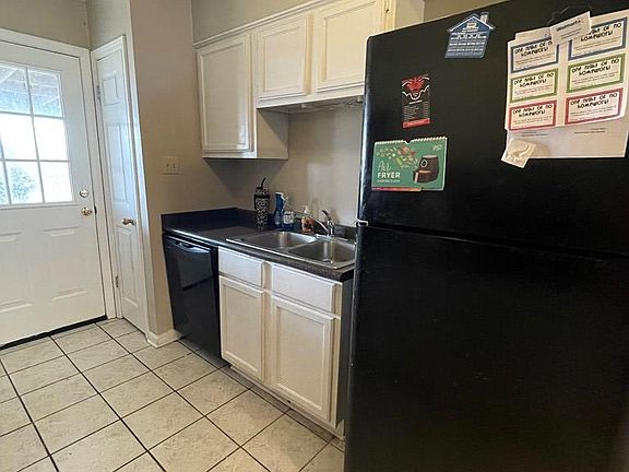 5th image of 281 Manor St