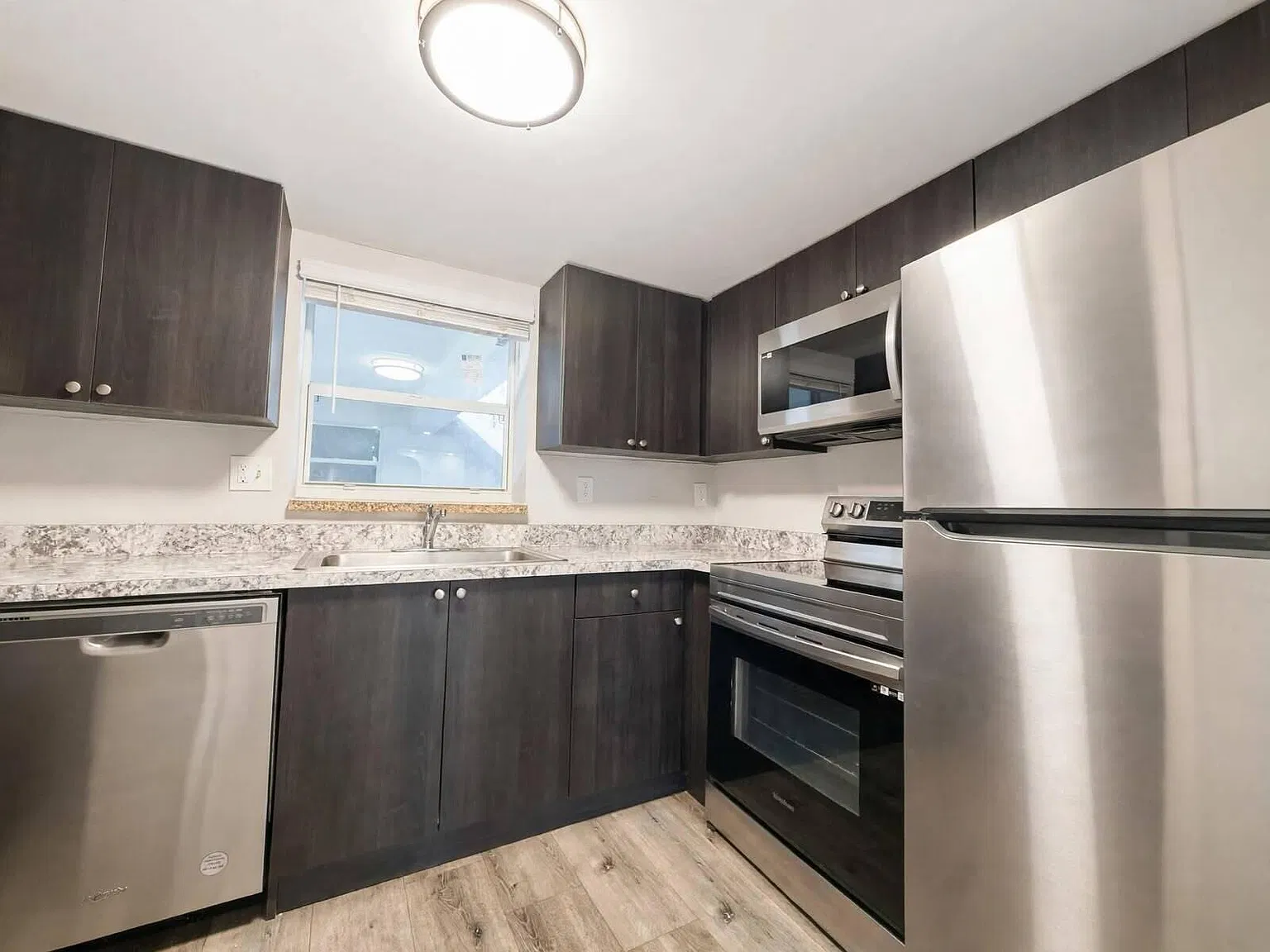 2 bed, 2.0 bath, 806 sqft, $2,450 — Photo 1