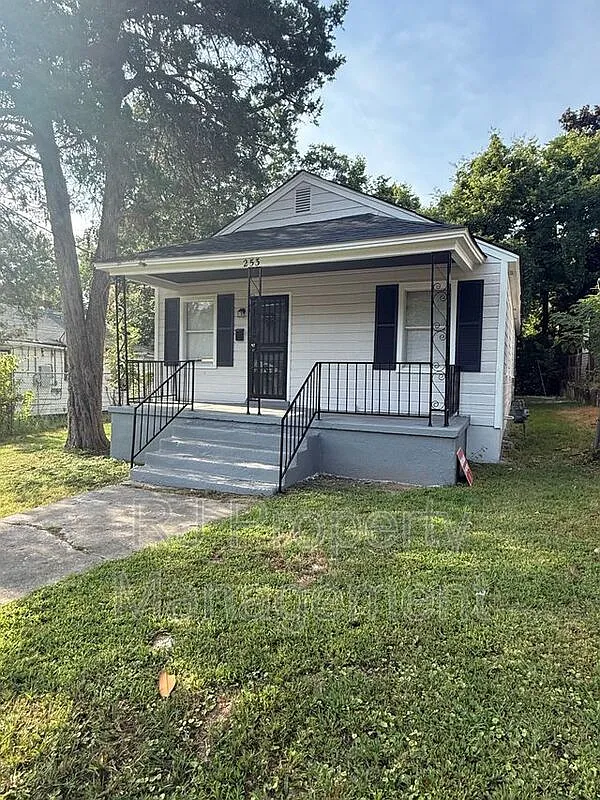 3 bed, 2.0 bath, 966 sqft, $1,195 — Photo 1
