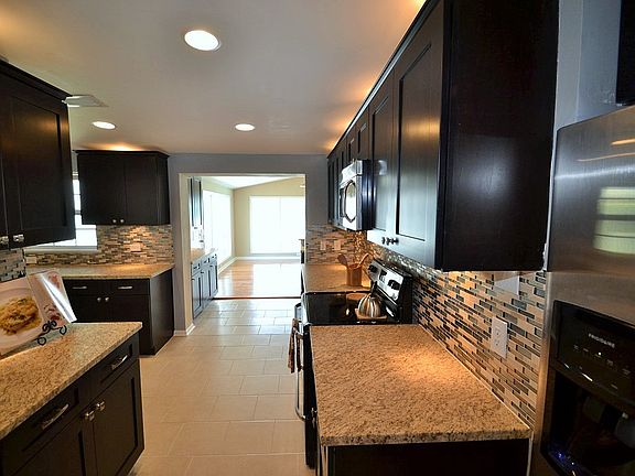 3rd image of 3323 Wilkshire Ln