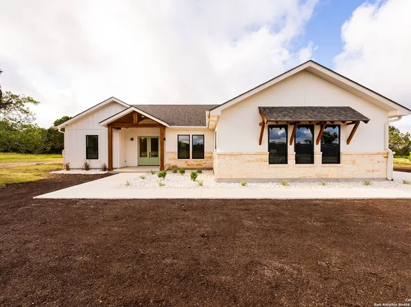 389 Rio Cir, Pipe Creek, TX 78063