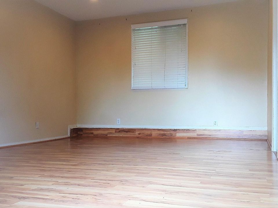 2nd image of 1117 E Blue Dr
