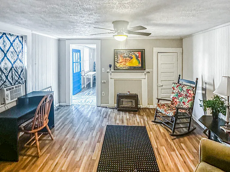 210 Thurston Ave #C — Photo 11