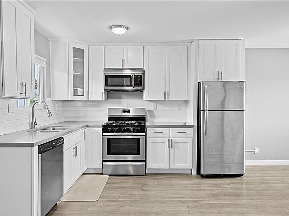 4th image of 631 E Elk Ave APT 14