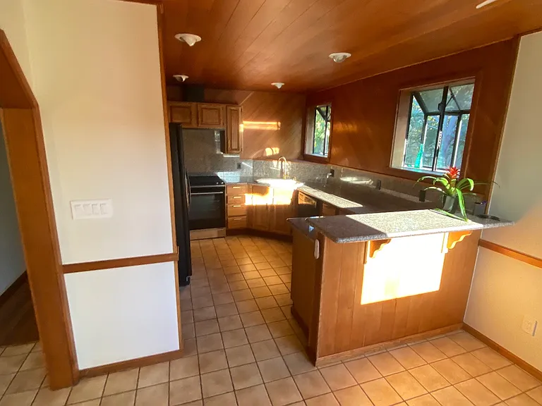 1017 Everett St — Photo 6
