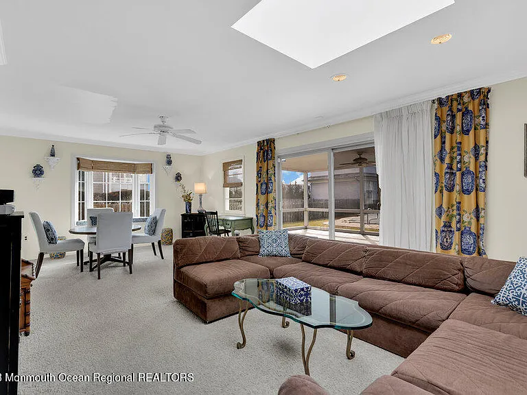 7 Howell Ave — Photo 17