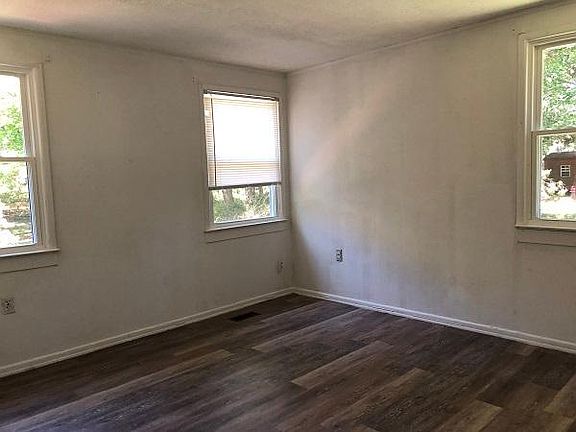 5th image of 205 Ogburn Dr