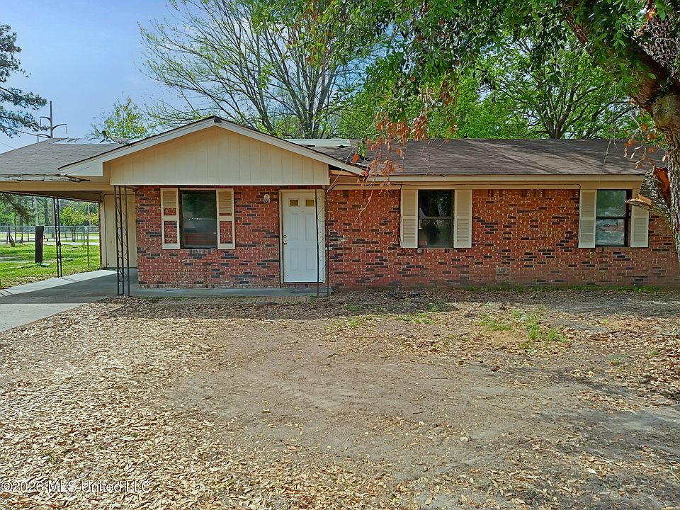 1st image of 802 Gentle Ben Ave
