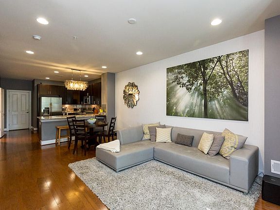 4th image of 2208 Potomac Ave #348