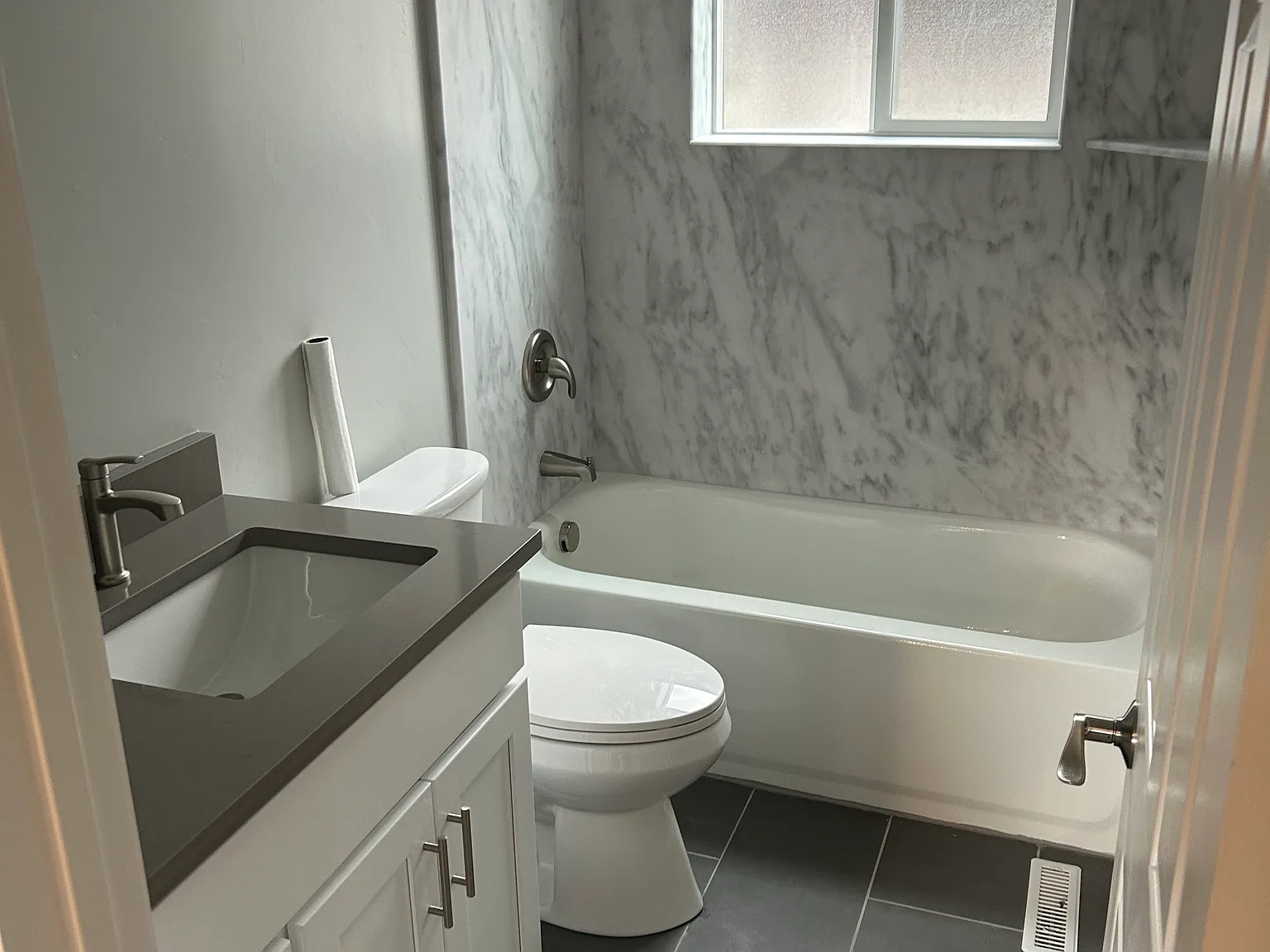 2 bed, 900 sqft, $1,599 — Photo 3