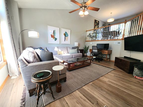 5th image of 3217 SW Townpark Cir