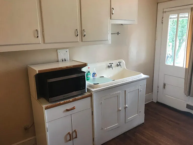 2217 Marion St — Photo 8
