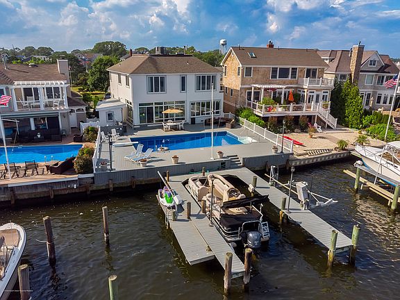 2nd image of 1688 East Dr