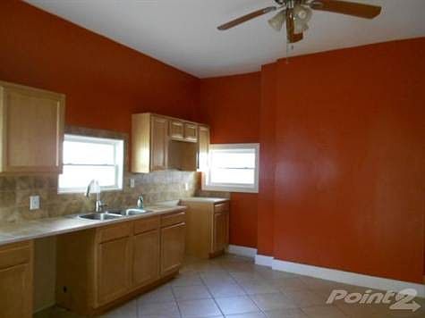 5th image of 1527 Saint Clair St