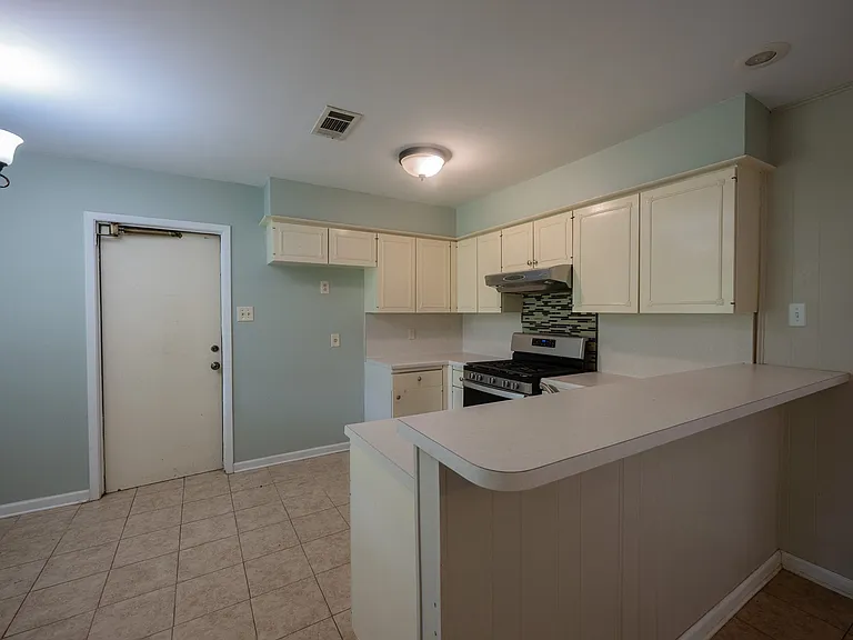 6614 Peachtree Dr — Photo 8