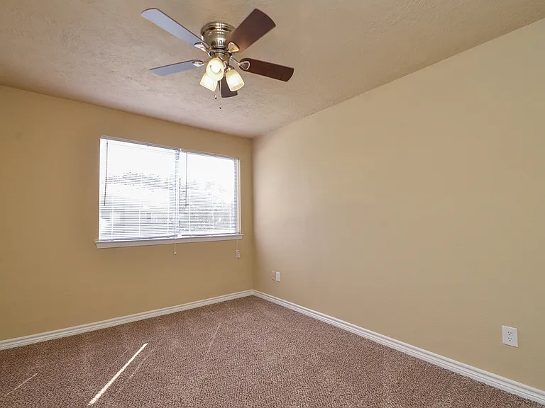 15337 Falmouth Ave — Photo 24
