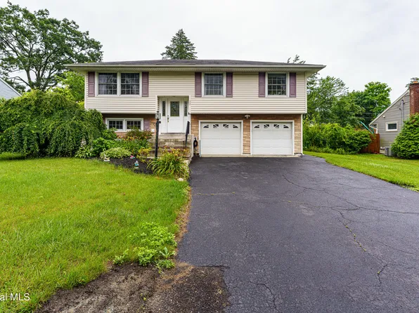 32 Venus Drive, Loudonville, NY 12211