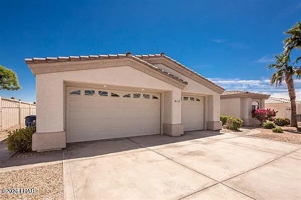 4 bed, 2.5 bath, 2684 sqft, $3,800 — Photo 2