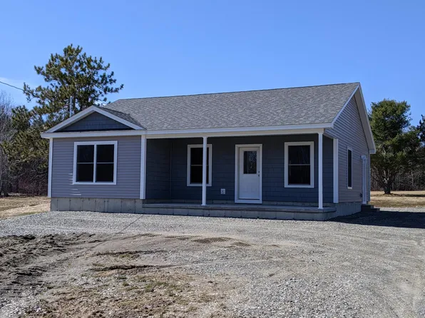 116 Golf Course Road, Newport, ME 04953