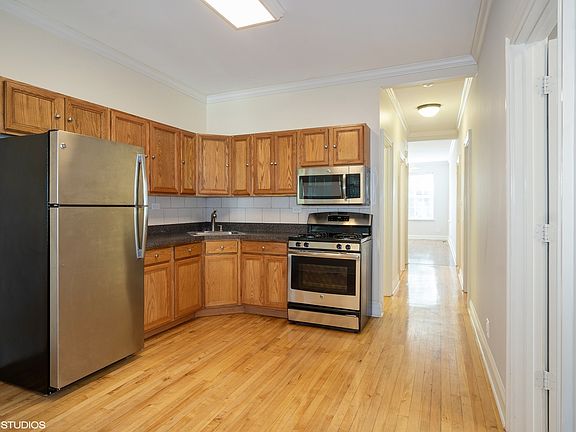 5th image of 2623 N Hamlin Ave