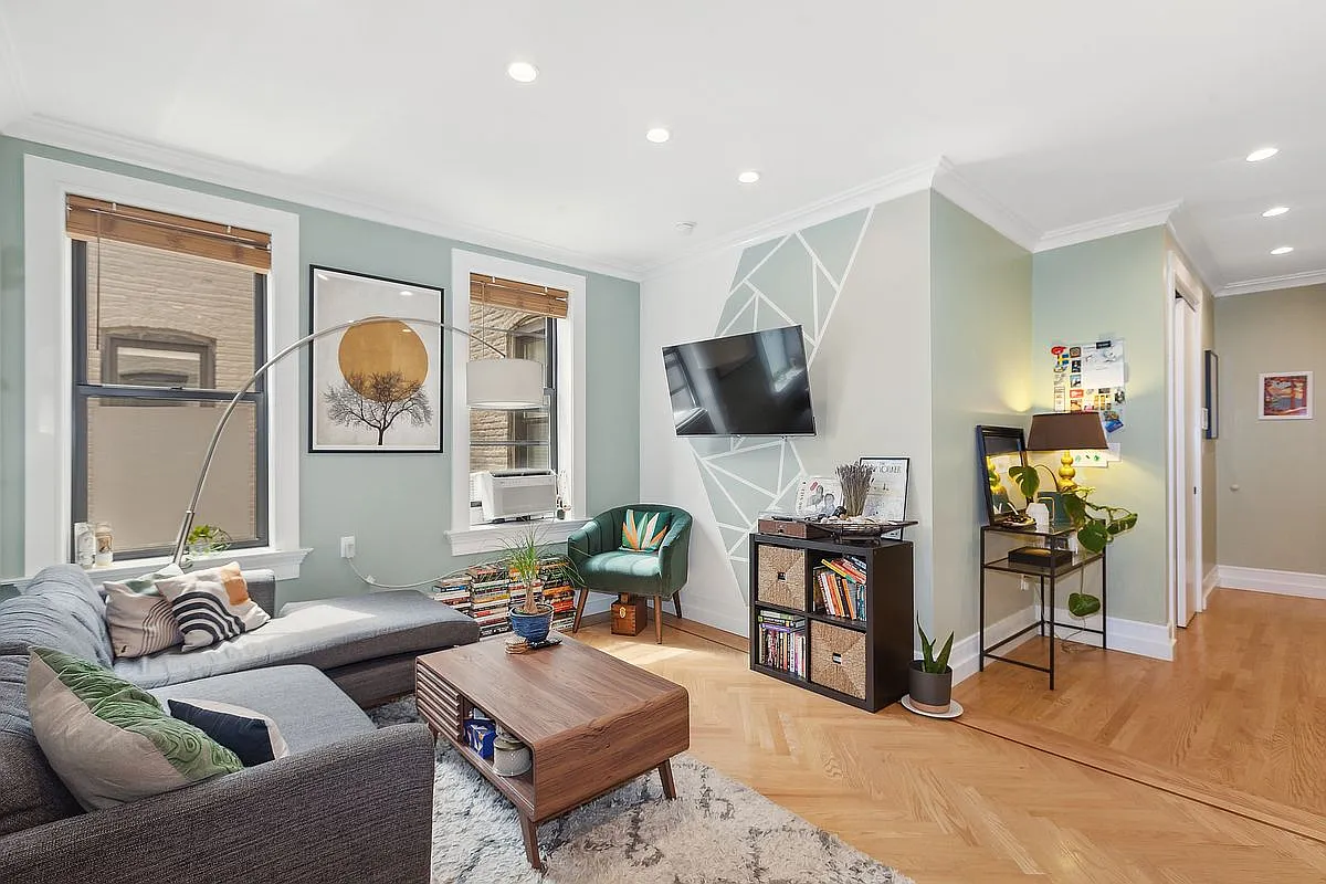 24-39 38th St #D7 photo 1