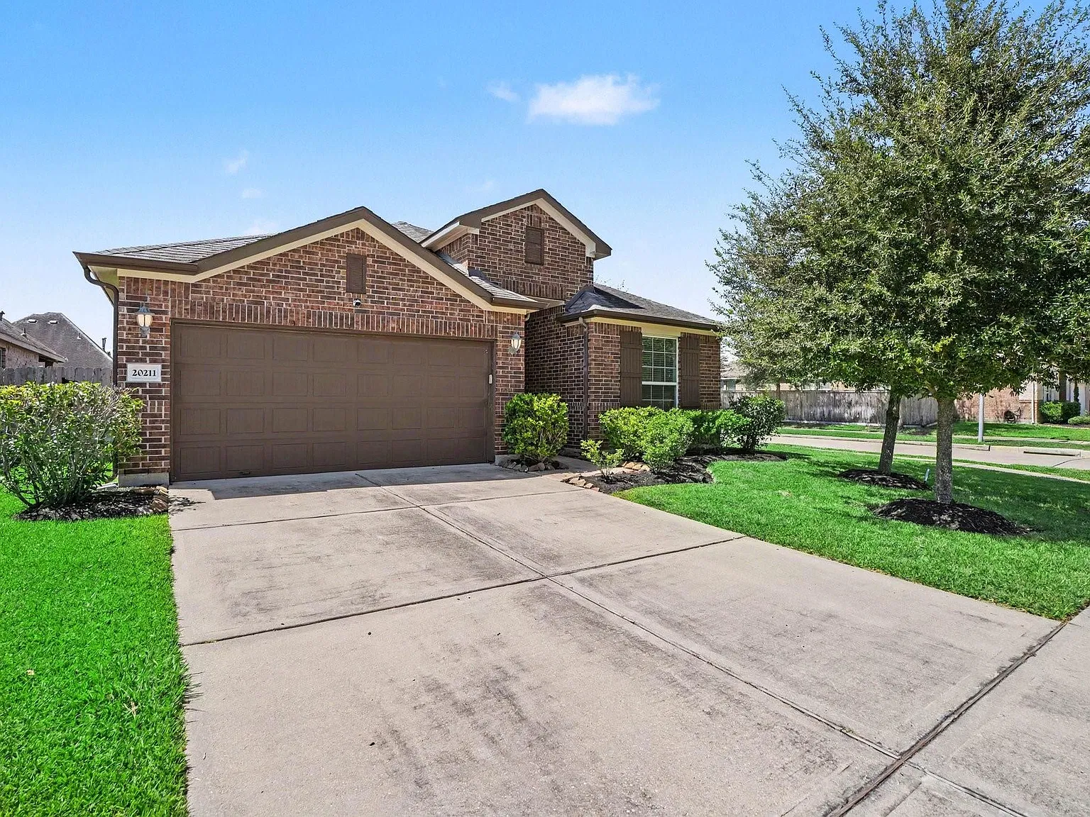 3 bed, 2.0 bath, 1918 sqft, $2,600 — Photo 3