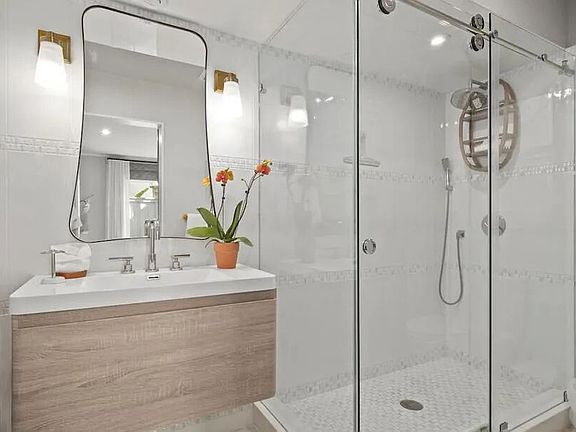 4th image of 223 19th St #219B