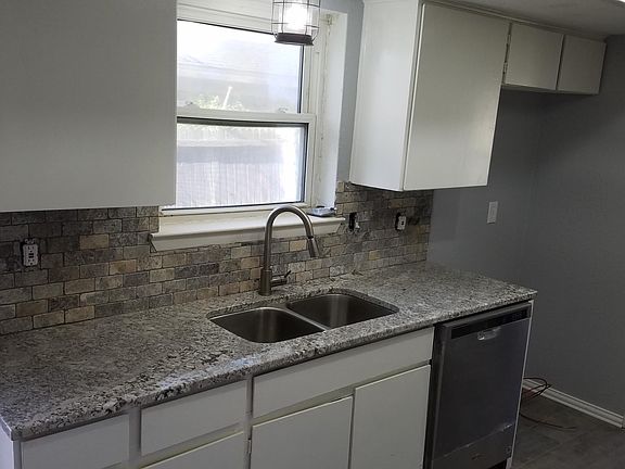 5th image of 1406 Crockett St