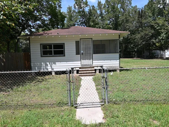701 Clay St, Cleveland, TX 77327