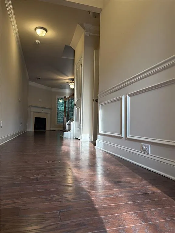 3 bed, 2.5 bath, 2018 sqft, $2,500 — Photo 2