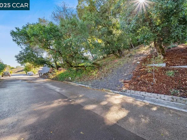 Oak Rd, Orinda, CA 94563