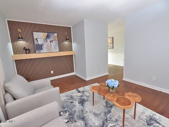 3rd image of 1529 Beverly Rd