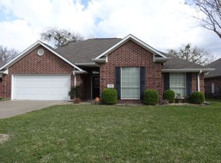 108 Settlers Ct, Palestine, TX