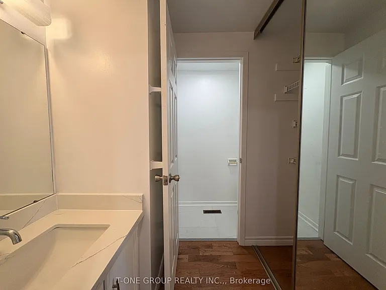 49 Ambercroft Blvd — Photo 21