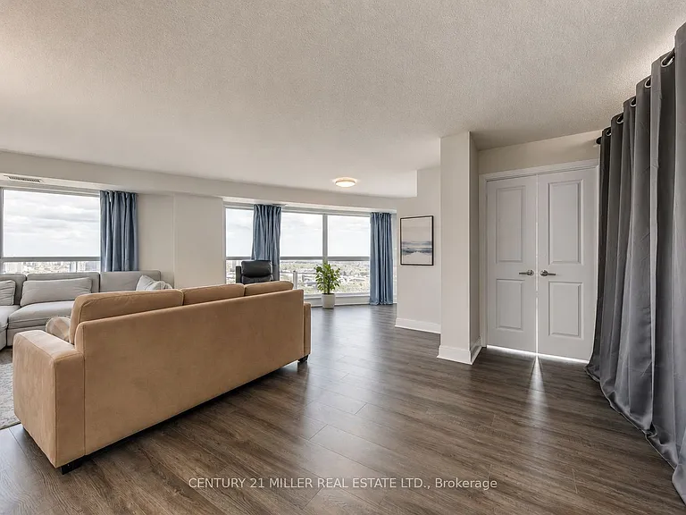 125 Village Green Sq #3803 — Photo 5