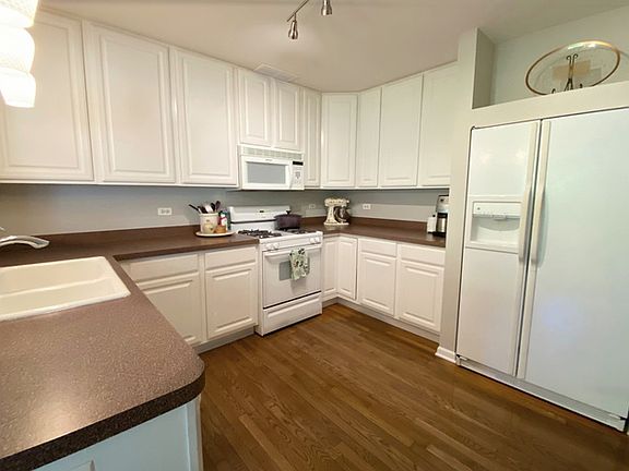 5th image of 351 Normandie Dr