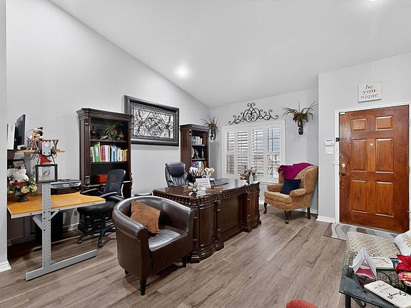 4th image of 3020 Glenoaks Dr