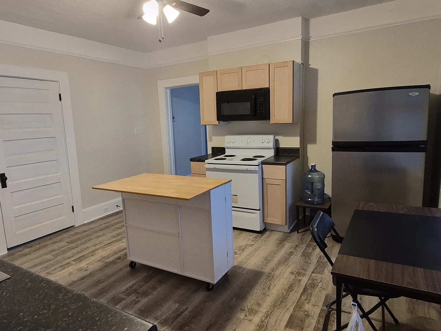 2 bed, 1080 sqft, $1,100 — Photo 2