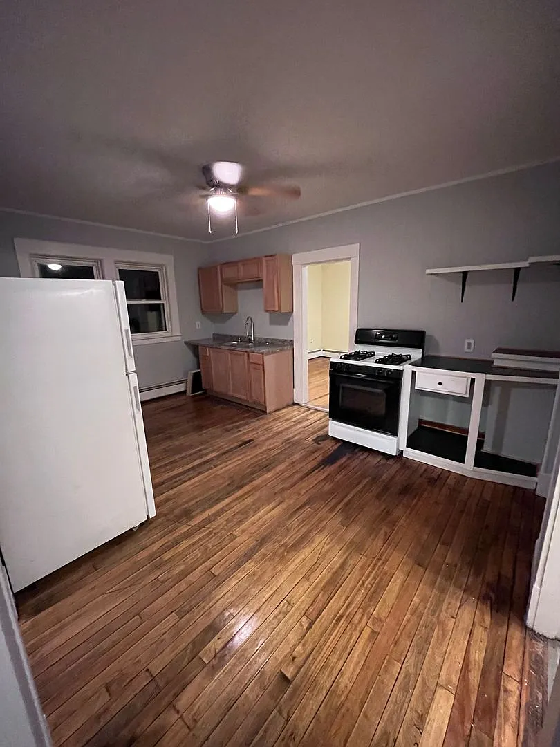 27 Maple Street — Photo 4