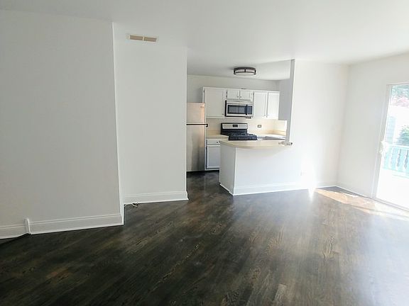 3rd image of 7567 Waterford Dr