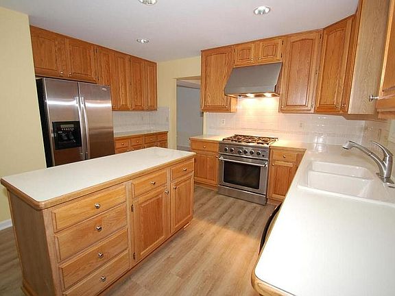 2nd image of 6850 Roundwood Ct